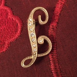 Swirling Diamonds 💍 set in Gold Pin